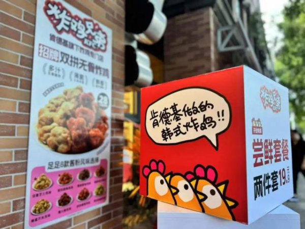 擒牛宝配资 餐饮大混战：卖凉皮的卖汉堡，卖汉堡的卖面包……